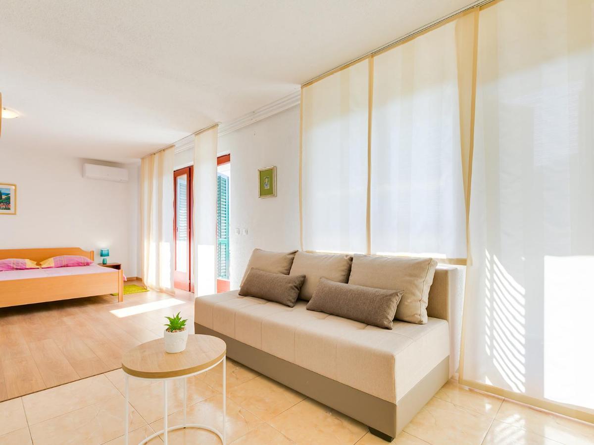 Nina Apartment