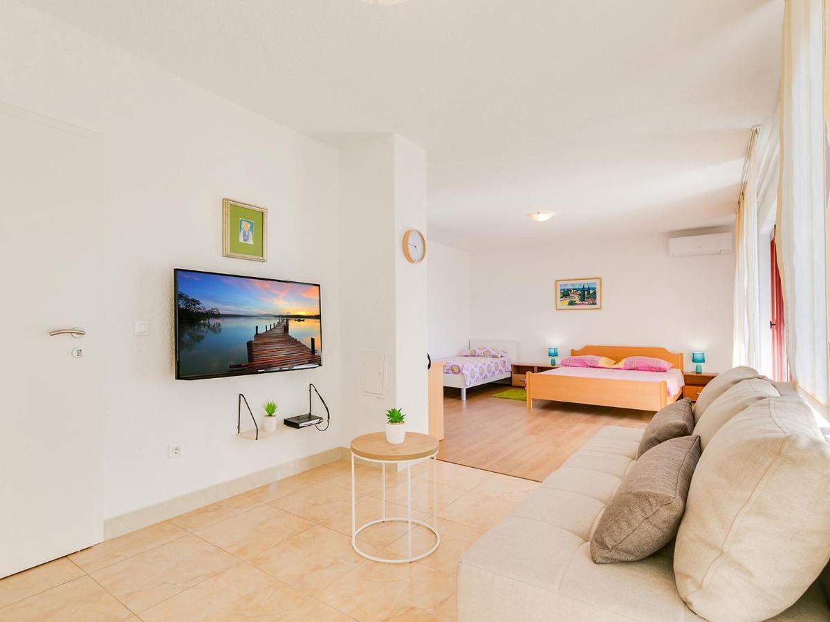 Nina Apartment